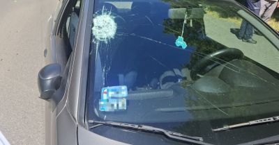 Zderzenie osobówki z motorowerem w Poniatowej - uważajmy na jednoślady!